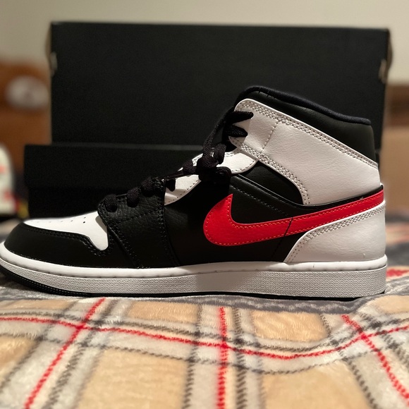 Air Jordan 1 - Picture 3 of 11